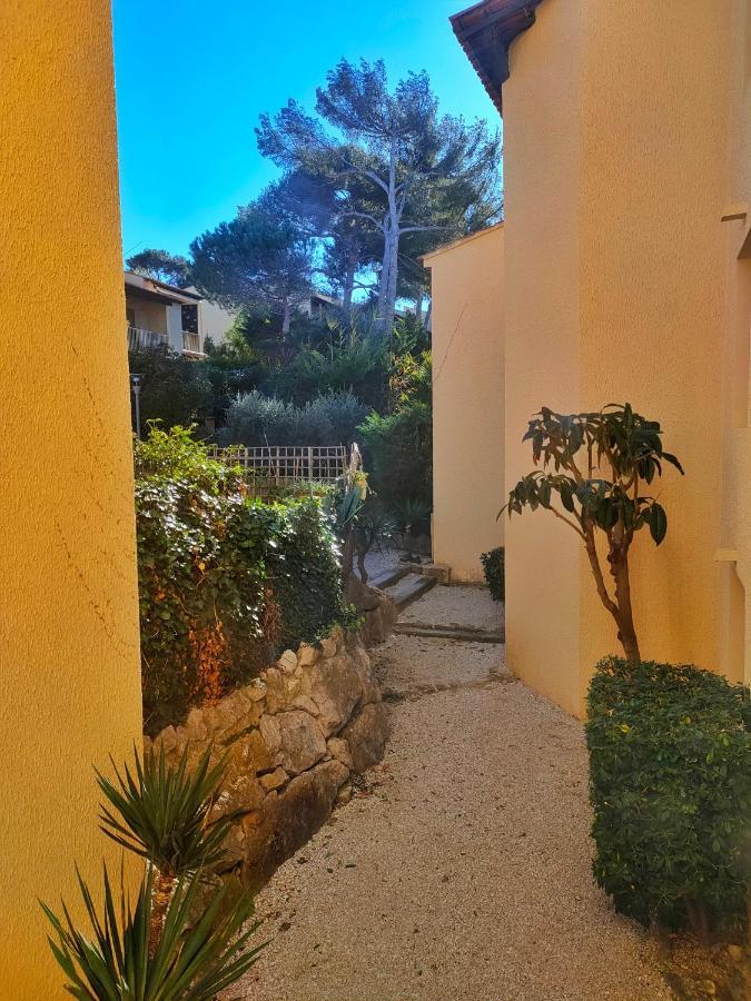 Appartement Avec Terrasse Vue Mer, Proximite Plage, Place Parking Sanary-sur-Mer Exteriör bild