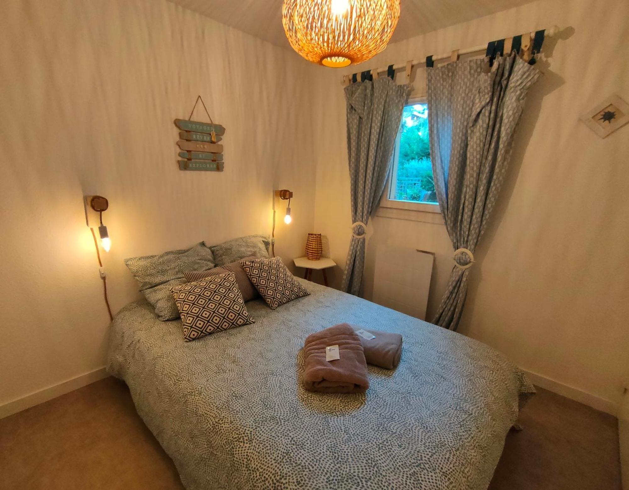 Appartement Avec Terrasse Vue Mer, Proximite Plage, Place Parking Sanary-sur-Mer Exteriör bild